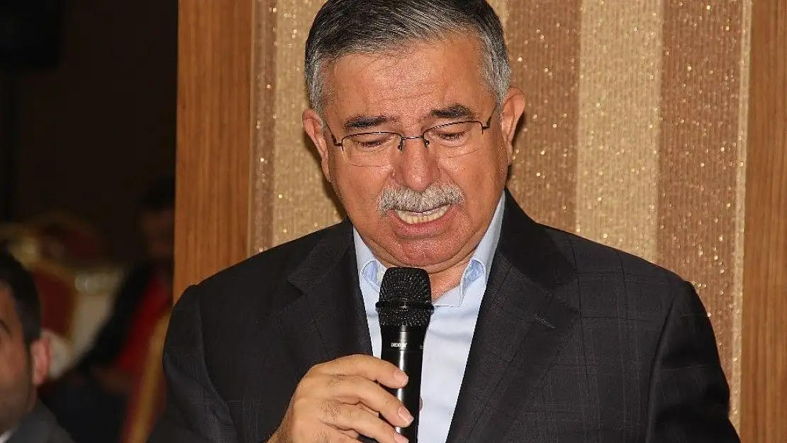 'Milli Eğitim Bakanı Yılmaz kürsüde duygusal anlar yaşadı'