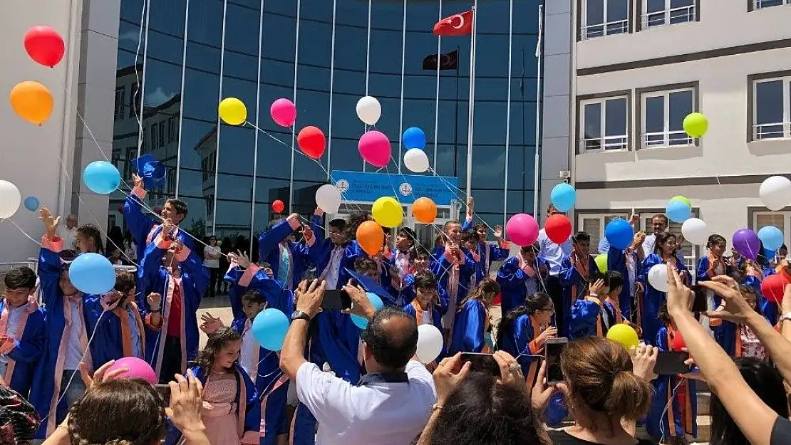 'İbrahim Yücel´de mezuniyet coşkusu'