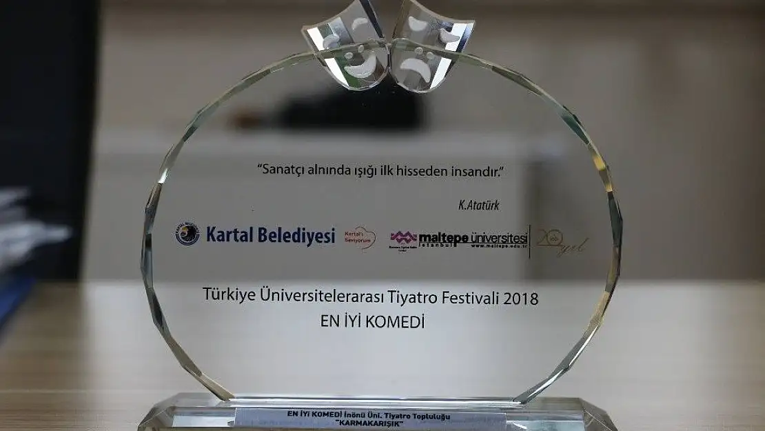 'Tiyatro Topluluğuna `En İyi Komedi Ödülü´'