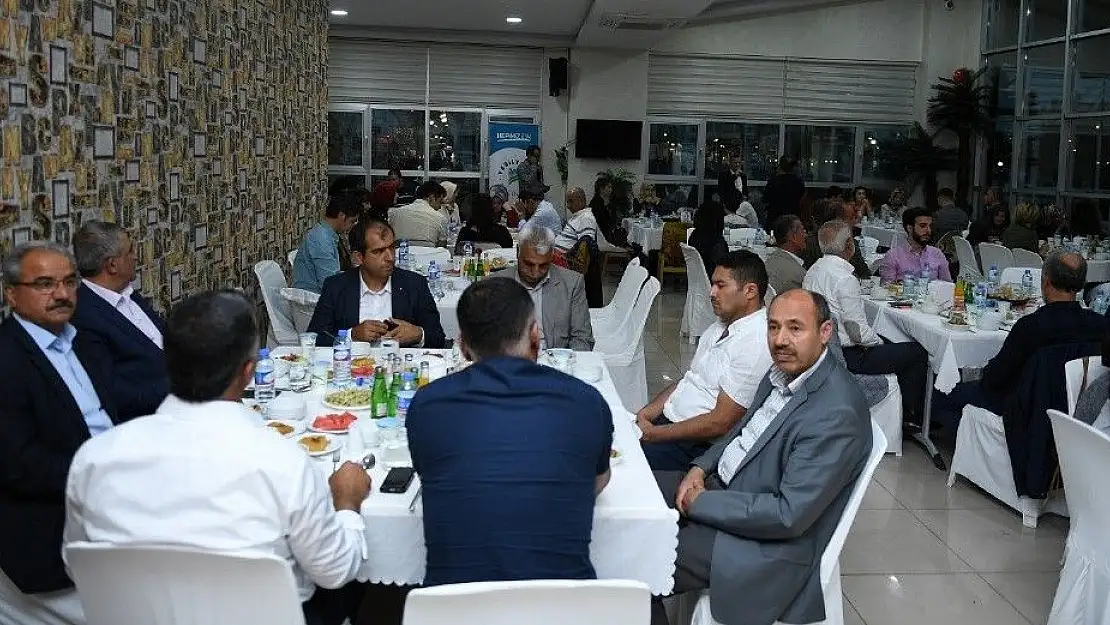 'Başkan Çınar, meclis üyeleri ve ailelerini iftar yemeğinde ağırladı'