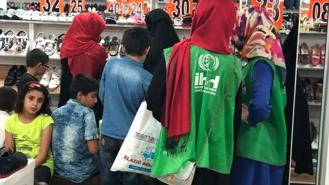 'Elazığ´da 200 çocuğa bayramlık'