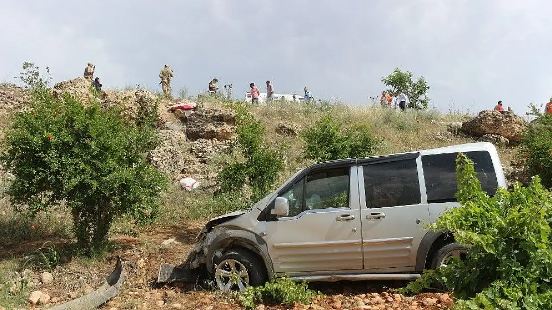 Hafif ticari araç iki kardeşe mezar oldu