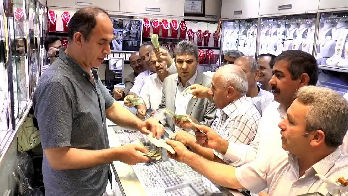 'Muhtarlardan dolar oyununa bağışlı cevap'