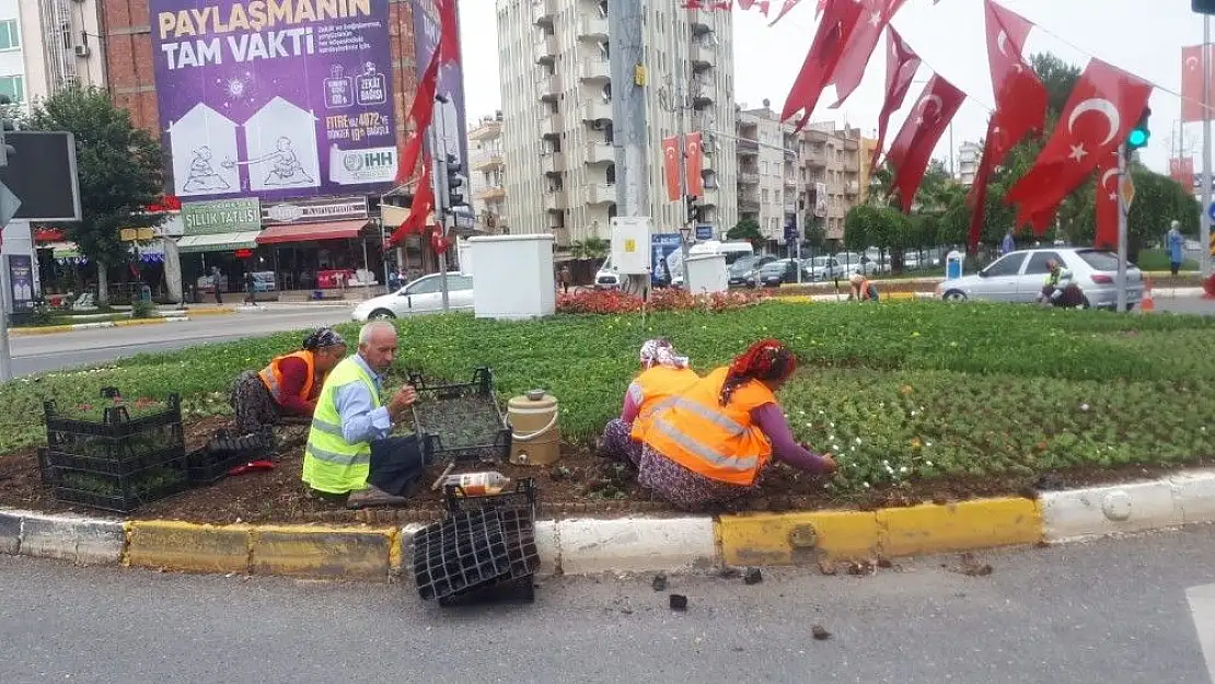 'Refüj ve kavşaklara çiçekler ekiliyor'