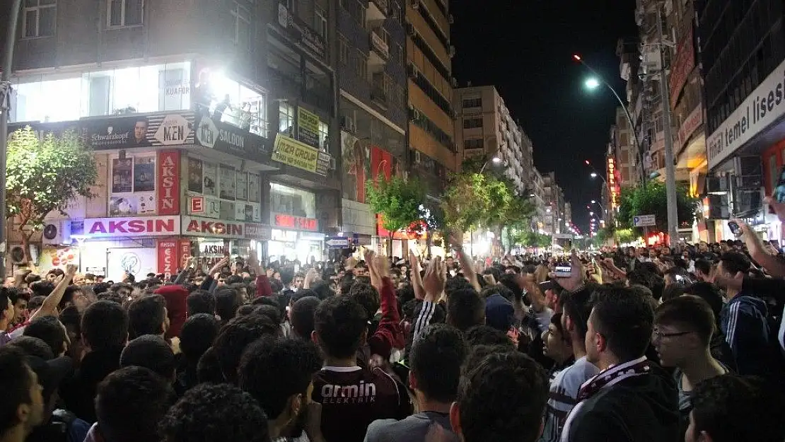 'Taraftarlar, Elazığspor için yürüdü'