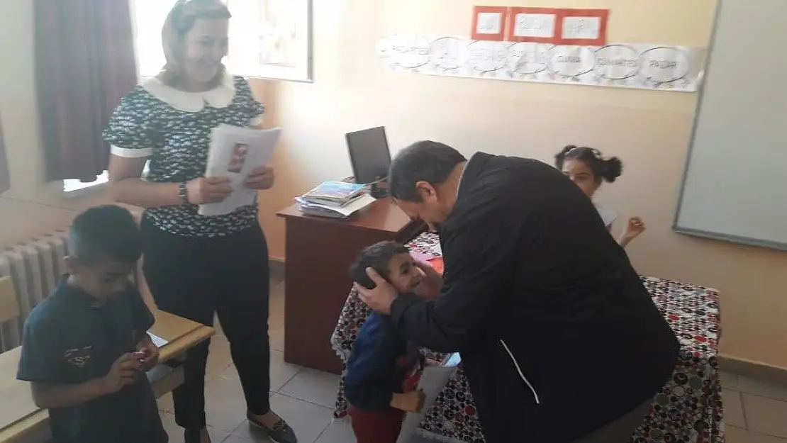 'Arguvan´da öğrencilerin karne heyecanı'