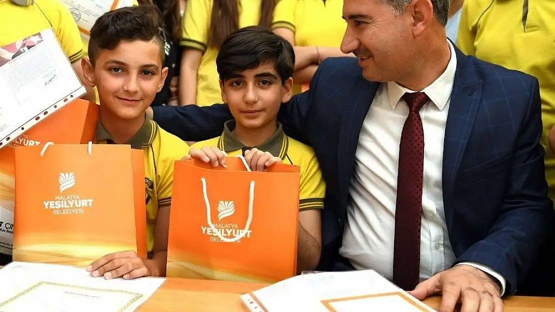 'Çınar, öğrencilerin karne heyecanına ortak oldu'