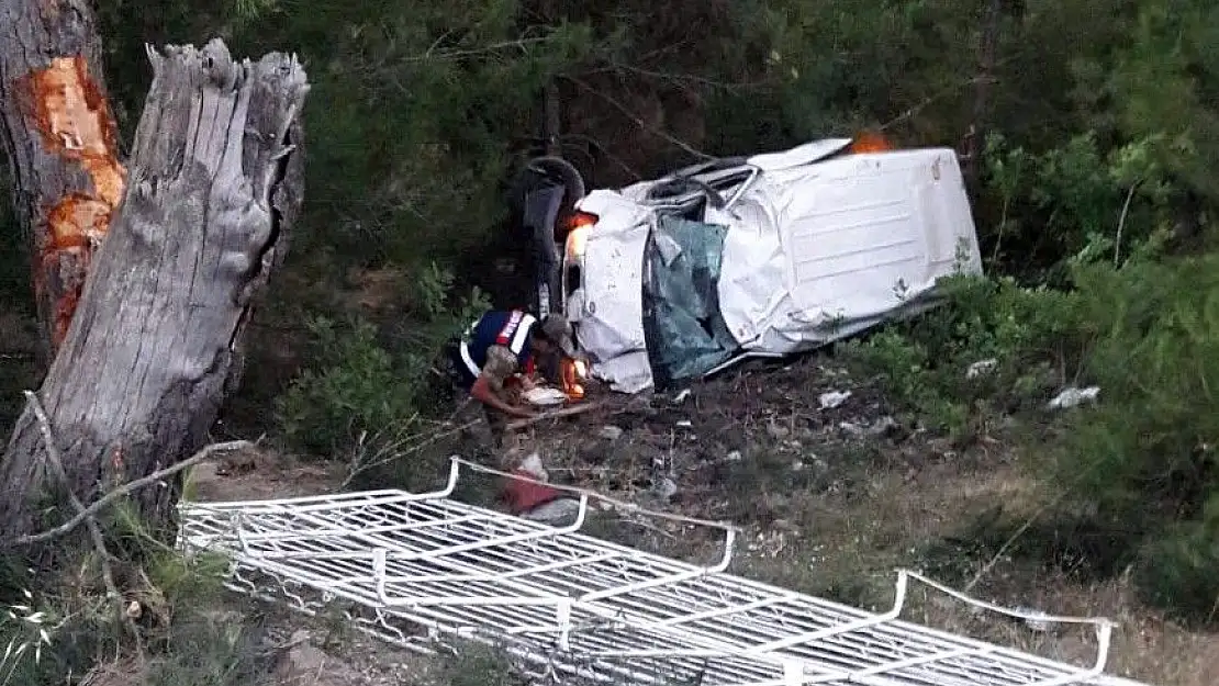 'Minibüs şarampole uçtu: 2 yaralı'