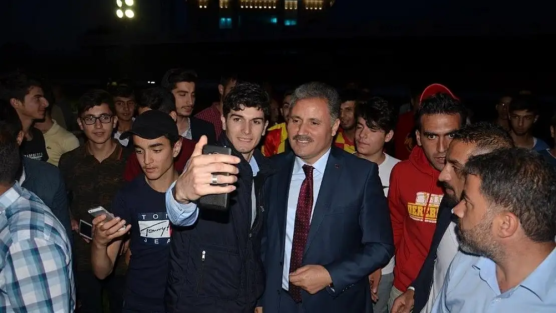 'AK Parti´de seçim gezileri sürüyor'