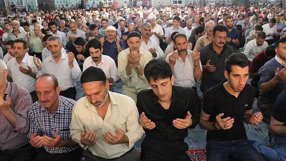 'Kadir Gecesi´nde camiler doldu taştı'