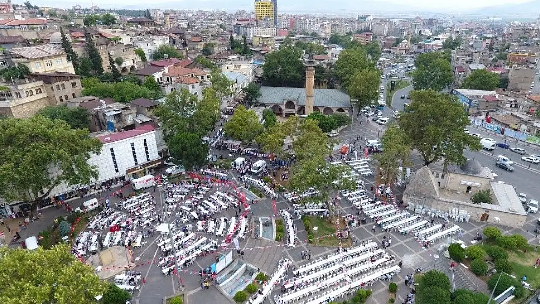 'Dulkadiroğlu Belediyesinden geleneksel iftar programı'