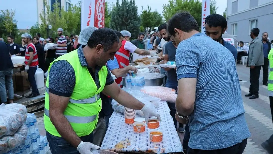 'Kızılay´dan hasta yakınlarına iftar'