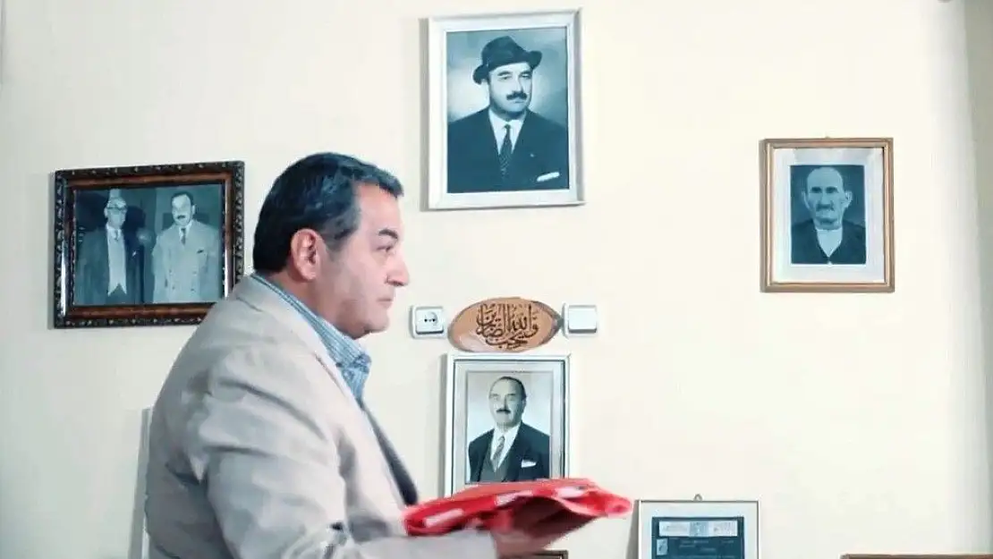 'MHP´li Fendoğlu´dan anlamlı `3 hilal´ klibi'