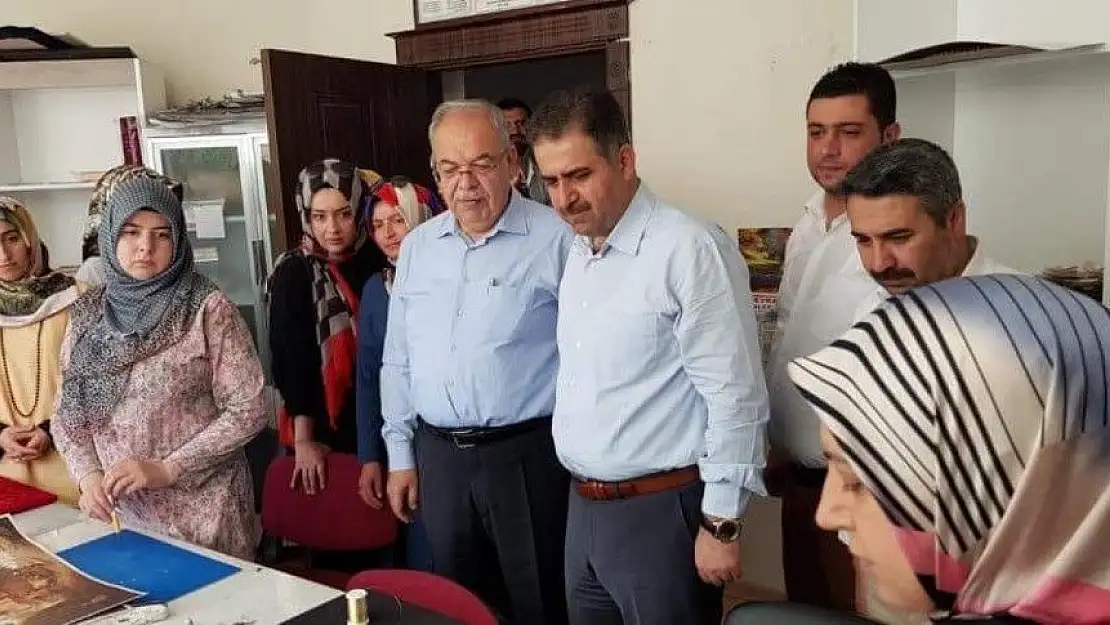 'Milletvekili Halil Fırat kadın ve gençlik merkezi kursiyerleriyle bir araya geldi'