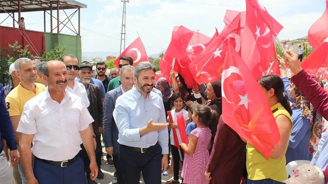 'TBMM Başkanvekili Aydın´a sergi salonu açılışında büyük ilgi'
