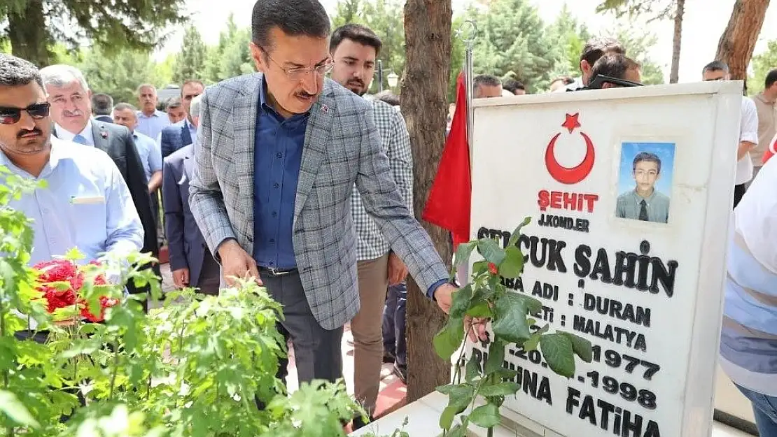 'Bakan Tüfenkci şehitliği ziyaret etti'