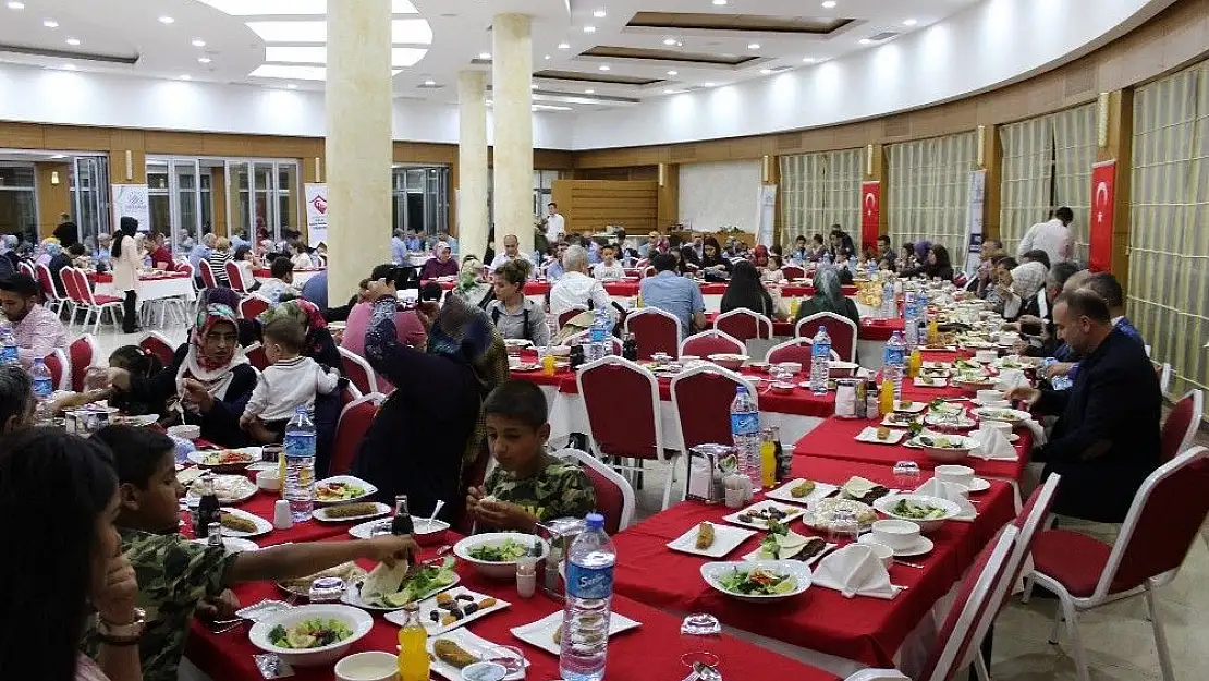 'Koruyucu aileler iftar yemeğinde buluştu'
