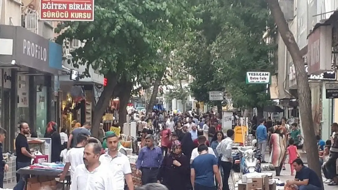 '(Özel haber) Adıyaman´da bayram öncesi alışveriş yoğunluğu'