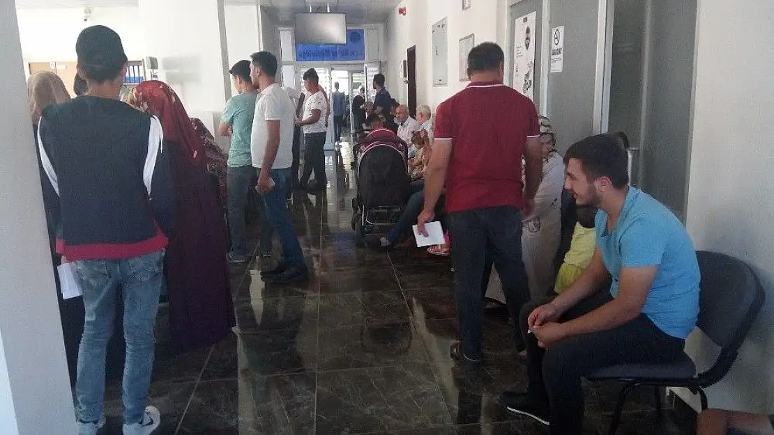 'Bayram sonrasında ilçe nüfus müdürlüğünde kimlik yoğunluğu'