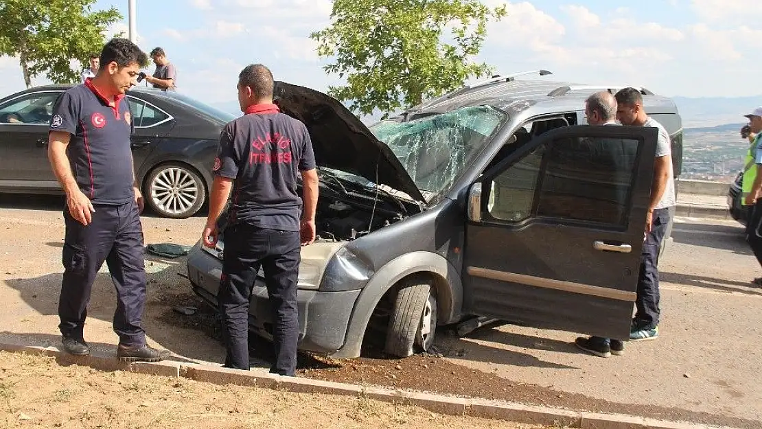 'Elazığ´da iki ayrı kaza:4 yaralı'