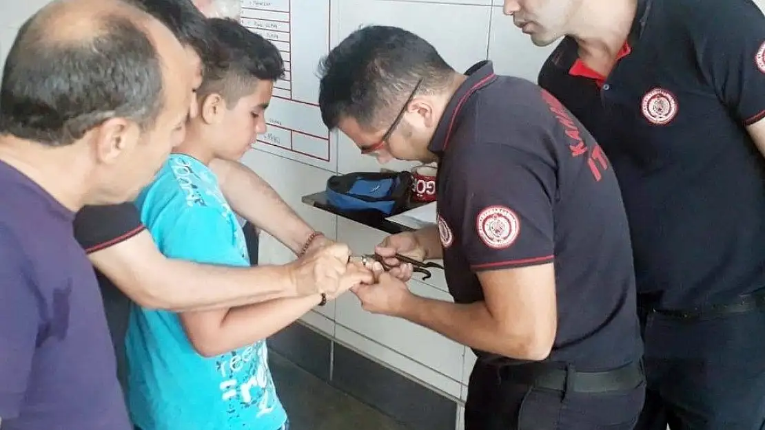 'Çocuğun parmağına sıkışan yüzüğü itfaiye çıkardı'