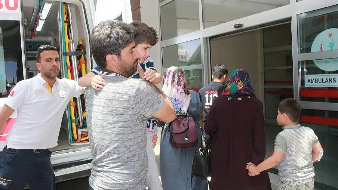 'Otomobil mucurlu yolda takla attı: 5 yaralı'