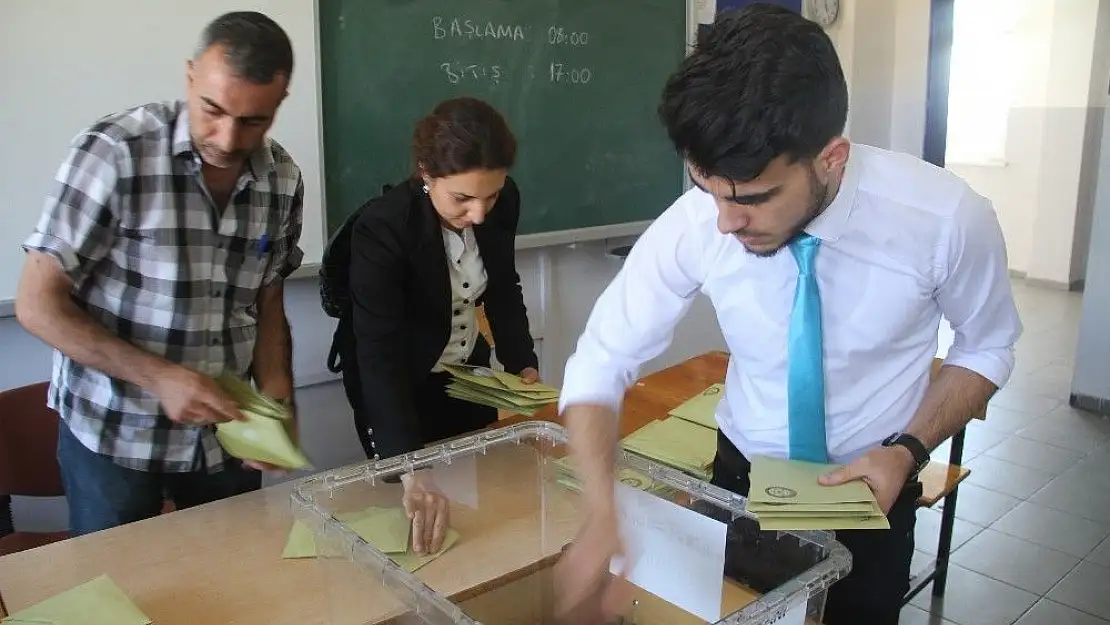 'Elazığ´da sandıklar açılmaya başlandı'