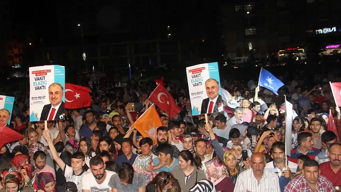 'Elazığ´da AK Partililer kutlama yaptı'