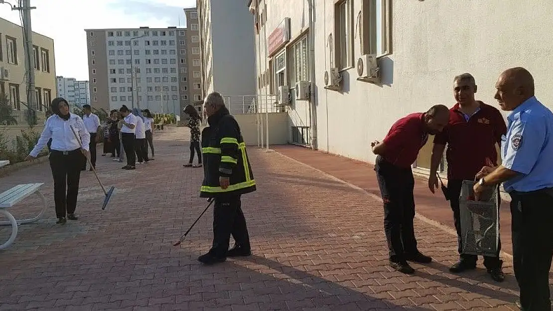 'Öğrenci yurdu bahçesinde yılan paniği'