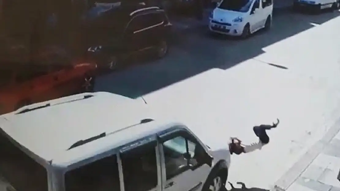 '5 yaşındaki Elanur´a hafif ticari araç böyle çarptı'