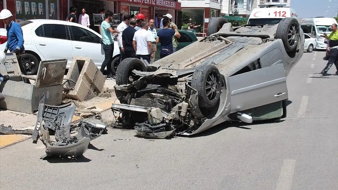 'Elazığ´da otomobil takla attı: 5 yaralı'