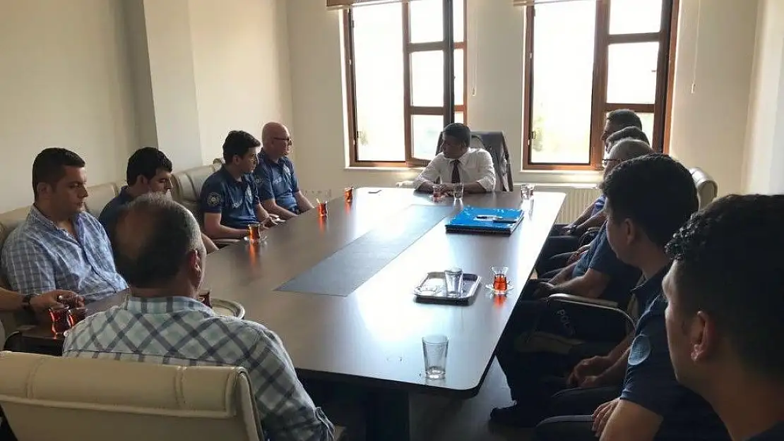 'Emniyet Müdürü Alper Tut ilçesinde polislerle bir araya geldi'