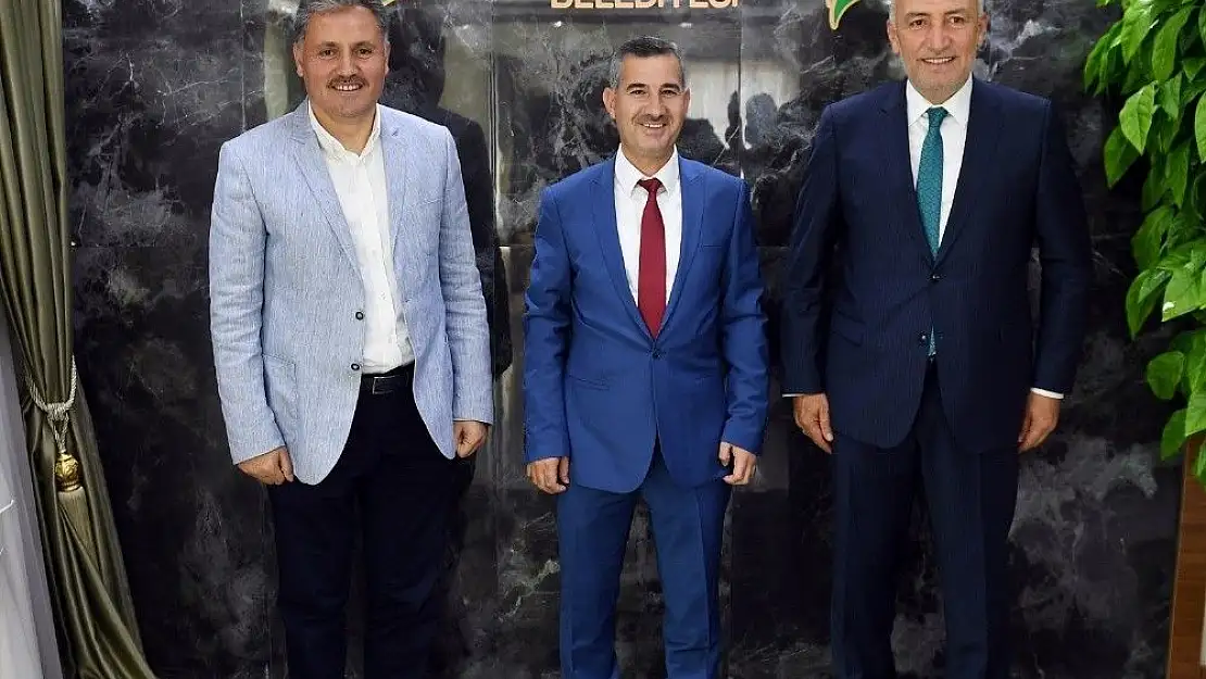 'Milletvekillerinden Yeşilyurt Belediyesine ziyaret'