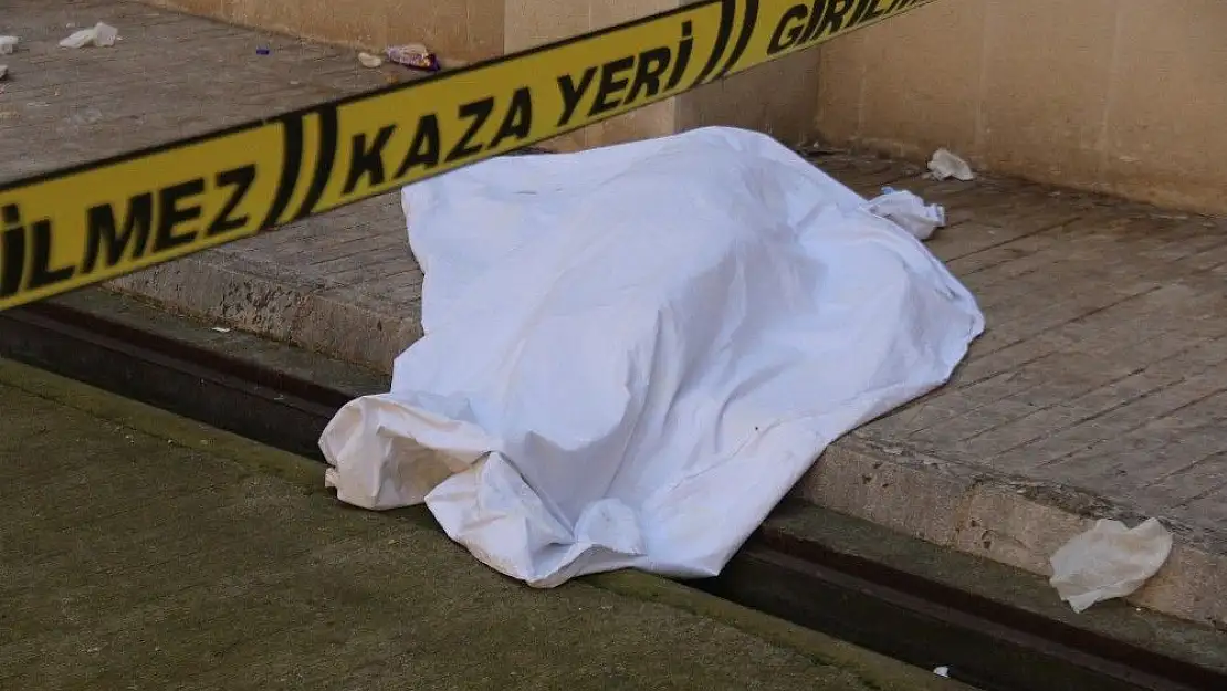 '6´ncı kattan düşen şahıs hayatını kaybetti'