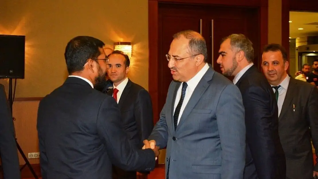 'Vali Kaban İİT üye ülkesi temsilcileri ile bir araya geldi'