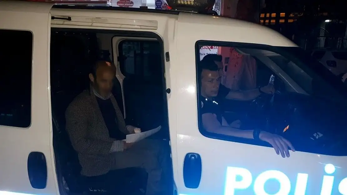 'Yolunu kaybeden vatandaşların yardımına polis koşuyor'