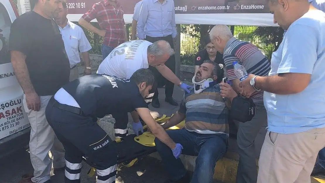 'Hafif ticari araç yayaya çarptı: 1 Yaralı'