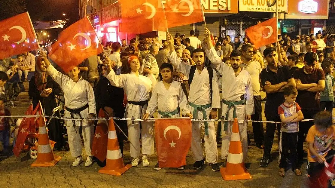 'Kahta´da binlerce kişi meydanda buluştu'