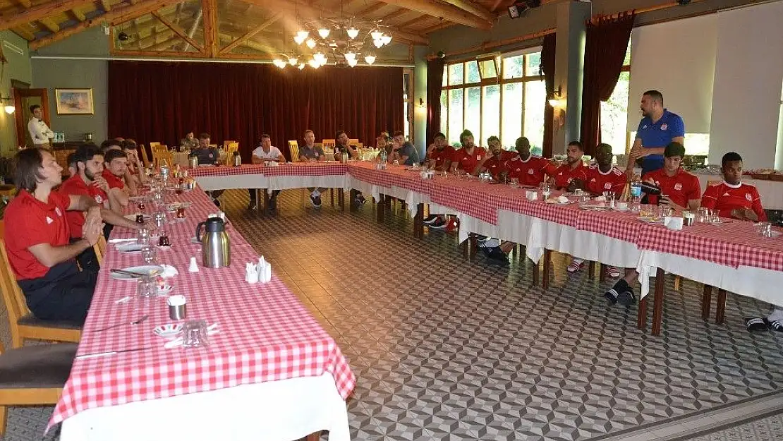 'Sivasspor´da futbolculara ´VAR´ eğitimi verildi'