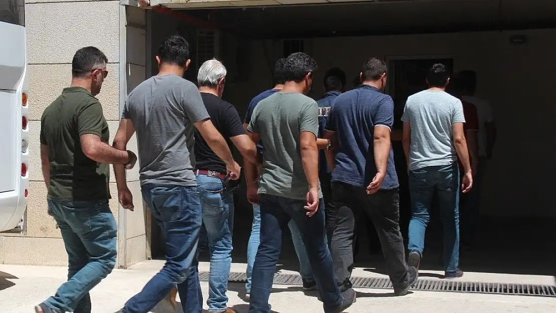 'FETÖ operasyonunda 19 şüpheli adliyede'