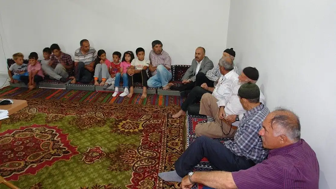 'Köy sakinleri ´Sarıkız´ örümceği hakkında bilgilendirildi'