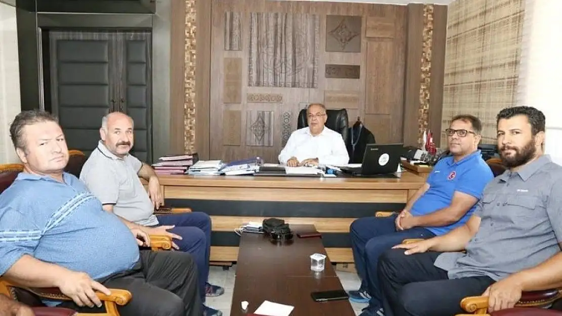 'Engelliler futbol takımı yöneticileri, Kutlu ile bir araya geldi'