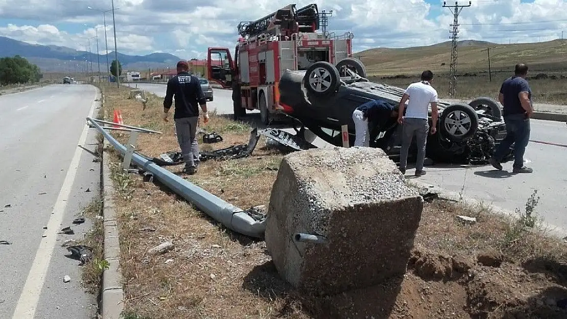 'Otomobil takla attı: 2 yaralı'