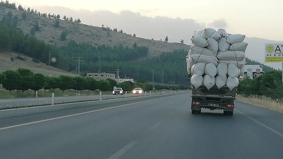 'Saman yüklü kamyon beşik gibi sallandı'