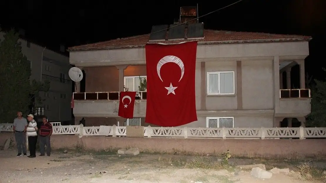 'Asker eşi ve bebeğinin acı haberi Sivas´a ulaştı'