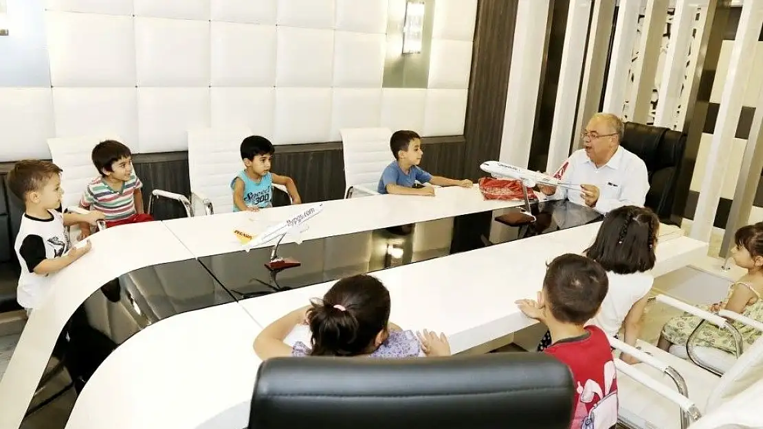 'Minik öğrenciler Kutlu ile bir araya geldi'