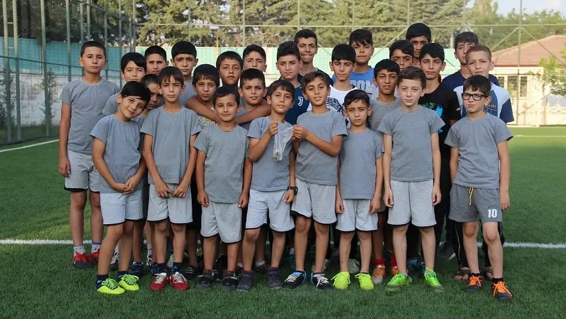 'Çocuklar, harçlıklarını Elazığspor´a bağışladı'