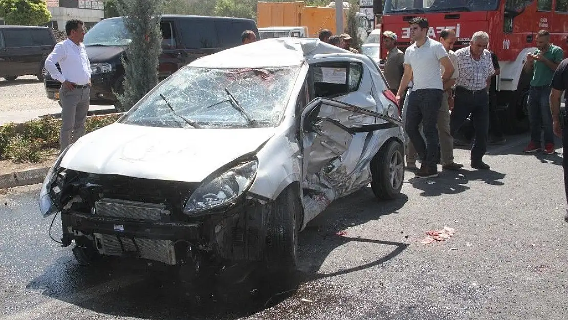 'Elazığ´da tatile gelen gurbetçi aile kaza yaptı: 4 yaralı'