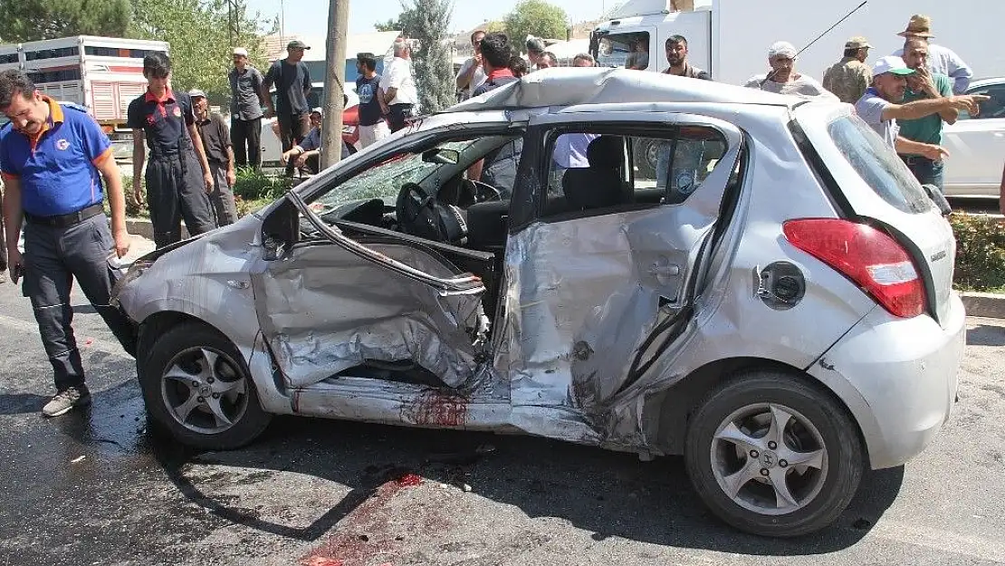 'Elazığ´daki kazada hurdaya dönen otomobilin sürücüsü yaşamını yitirdi'