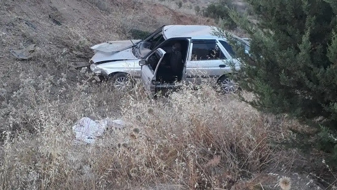 'Otomobil şarampole yuvarlandı: 3 yaralı'